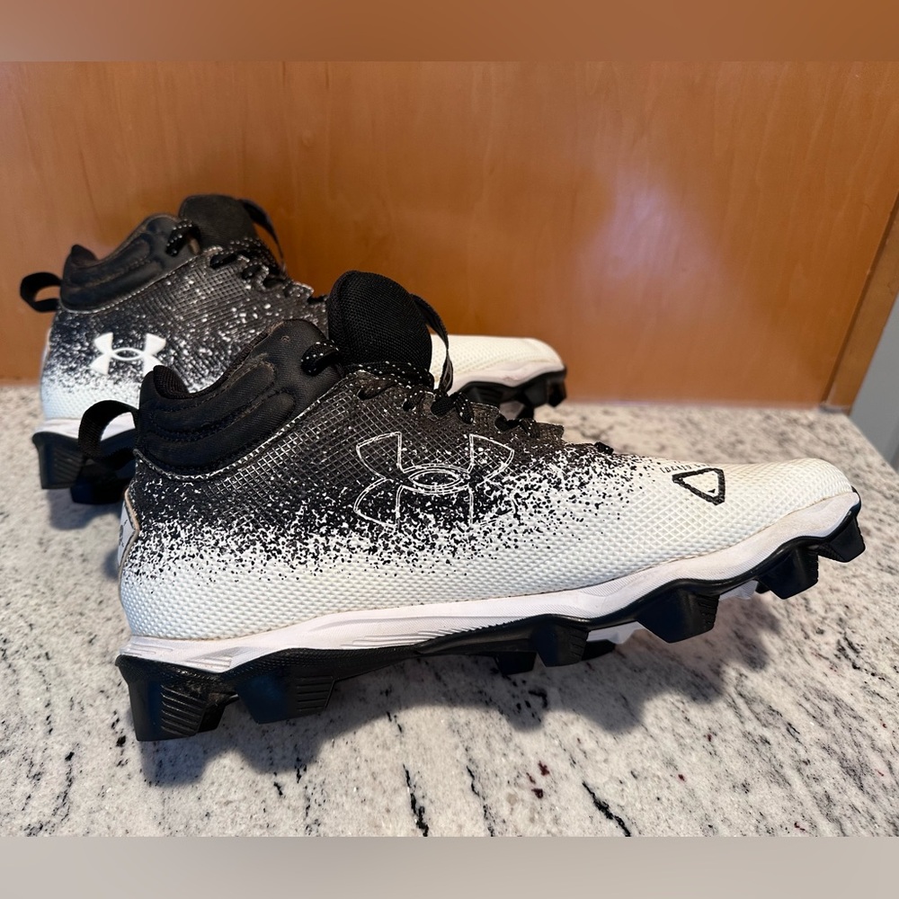 Under Armor Football Cleats Size 9.5 Men’s